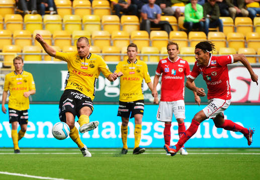 Elfsborgs Henning Hauger har ett avslut på mål i
