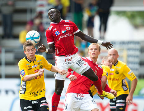 Kalmars Papa Alioune Diouf når högre än Elfsborgs Marcus