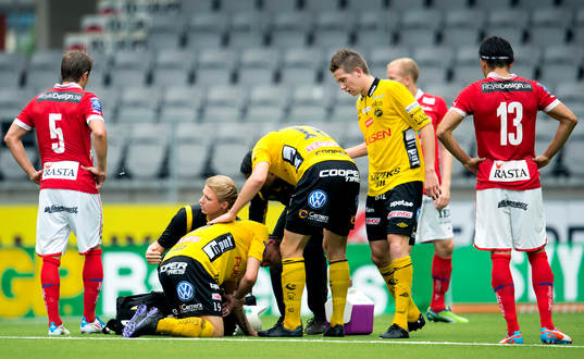 Elfsborgs Simon Hedlund får utgå skadad i fotbollsmatchen