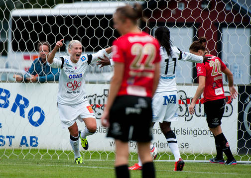 Örebros Sarah Michael  och Sanna Talonen, Mia Carlsson och