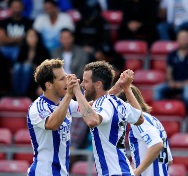 0-2 målet med Göteborgs nr 21 Pontus Farnerud, han jublar