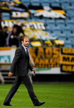 AIKs tränare Andreas Alm deppar