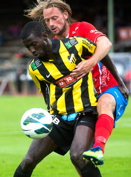 Häckens Dioh Williams och Östers Patrik Bojent i