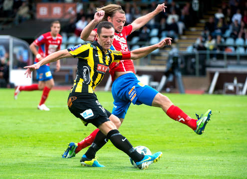 Häckens Martin Ericsson och Östers Patrik Bojent i