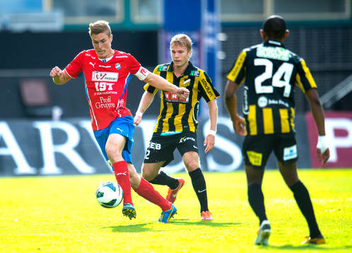 Östers Marcus Bergholtz och Häckens Oscar Lewicki i