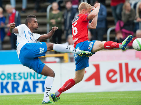 Isaac Thelin, Norrköping, klipper till på volley, men