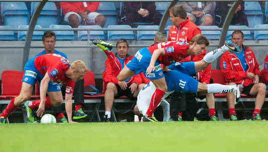 Tilltrasslad situation framför HIF-bänken  i