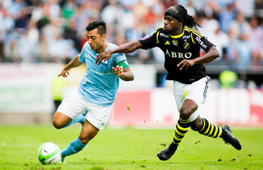 Malmö FFs Jiloan Hamad och AIKs Martin Kayongo-Mutumba