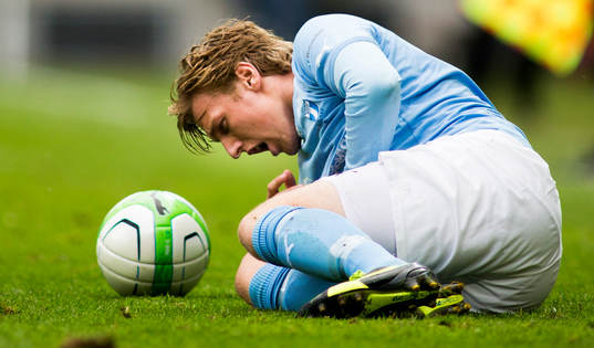 Malmö FFs Emil Forsberg har svårt att andas