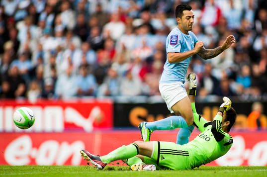Malmö FFs Jiloan Hamad och AIKs målvakt Kyriakos