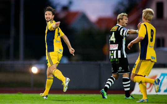 Ängelholms Robin Staf jublar
