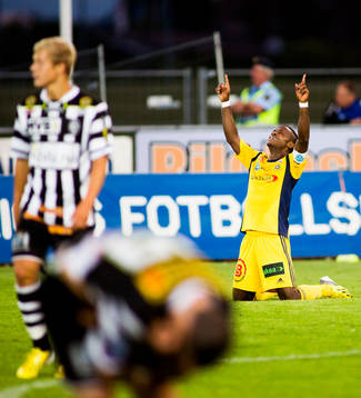 Ängelholms Monday Samuel jublar och tackar högre makter