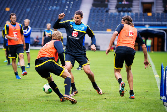 Zlatan Ibrahimovic dribblar