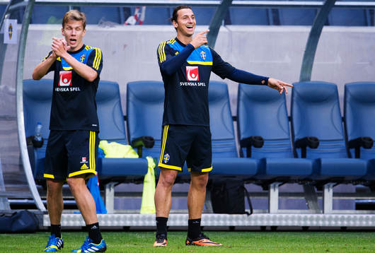 Pontus Wernbloom och Zlatan Ibrahimovic skrattar