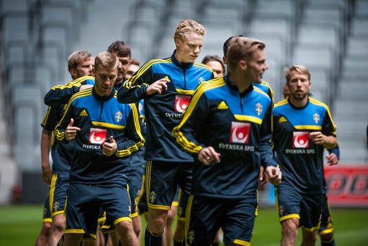 Oscar Hiljemark värmer upp