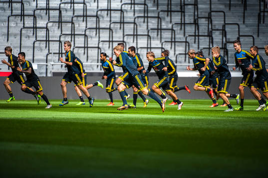 Sveriges trupp värmer upp