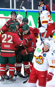 Frölundas Andreas Johnson gör 1-0 och Frölunda jublar i
