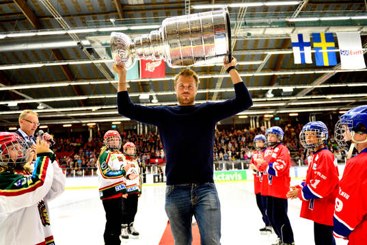 Viktor Stålberg lyfter NHL bucklans