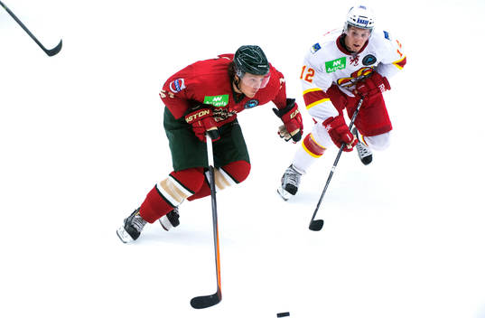 Frölundas Mats Rosseli Olsen och Jokerits Steve Moses i
