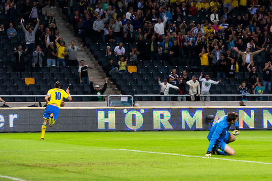 Sveriges Zlatan Ibrahimovic jublar