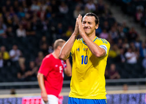 Sveriges Zlatan Ibrahimovic grimaserar