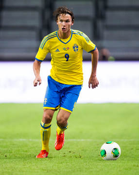 Sveriges Albin Ekdal med bollen