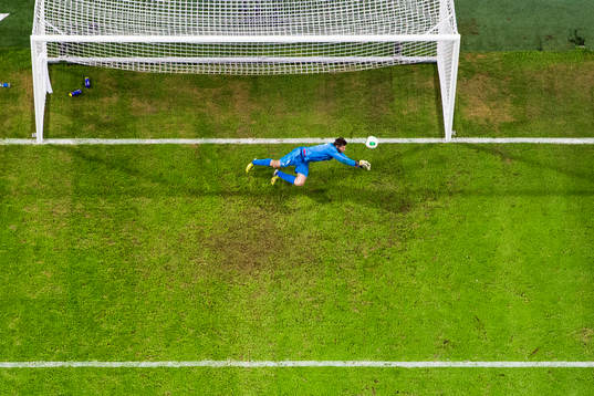 Sveriges Zlatan Ibrahimovic (ej i bild) gör 3-2 för