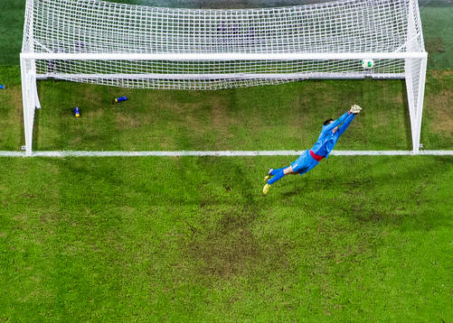 Sveriges Anders Svensson (ej i bild) gör 4-2 för Sverige