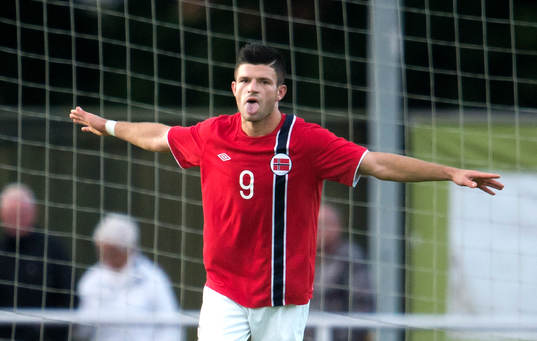 Norges Valon Berisha jublar