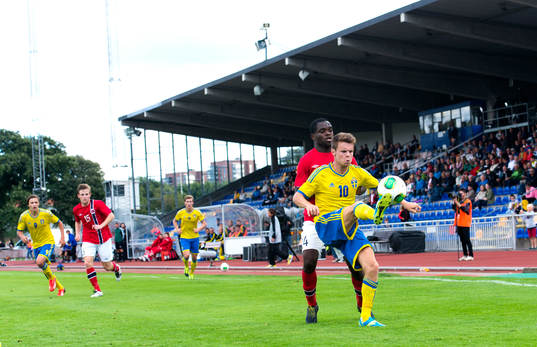 Sveriges Måns Söderqvist och Norges Christian Landu Landu