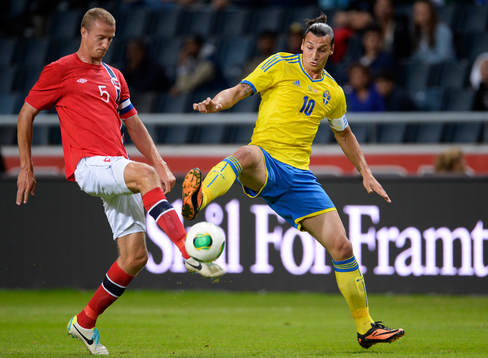 Norges Brede Hangeland utmanas av Sveriges Zlatan