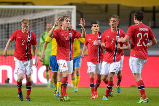 Norges Stefan Johansen gratuleras