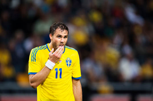 Sveriges Johan Elmander tar sig för läppen