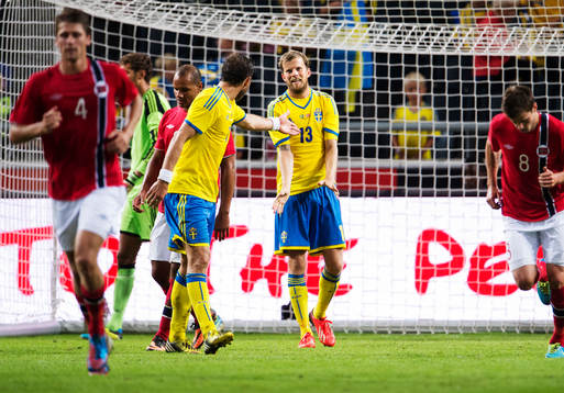 Sveriges Johan Elmander skäller på Mikael Antonsson