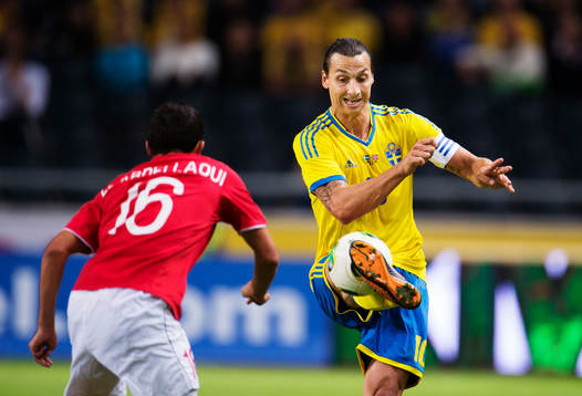 Norges Omar Elabdellaoui utmanas av Sveriges Zlatan