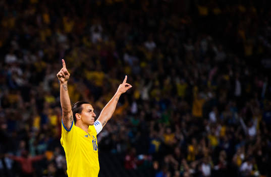 Sveriges Zlatan Ibrahimovic jublar
