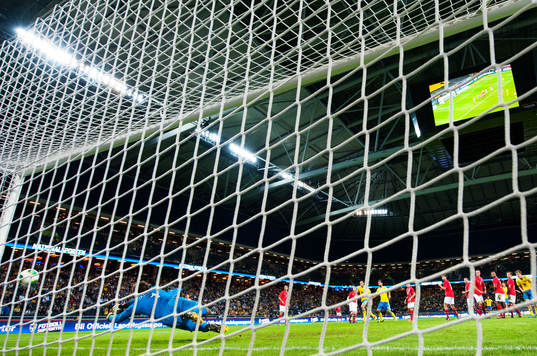 Sveriges Zlatan Ibrahimovic (ej i bild) skjuter in 3-2 på