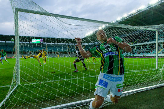 GAIS Joel Johansson hänger i nätet