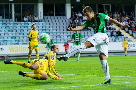 GAIS Malkolm Moenza skjuter mot täckande Ängelholms