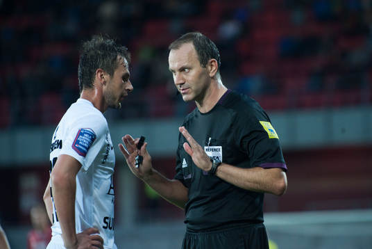 Jonas Eriksson, domare och Besim Kunic, Syrianska