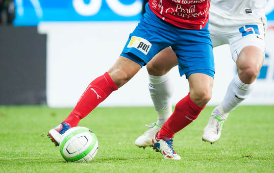 Fotbollsskor, fotbollsstrumpor, duell