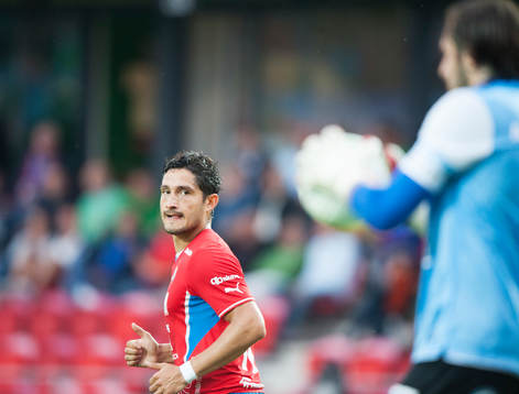 Pablo Pinones Arce, Öster och målvakten greppar bollen