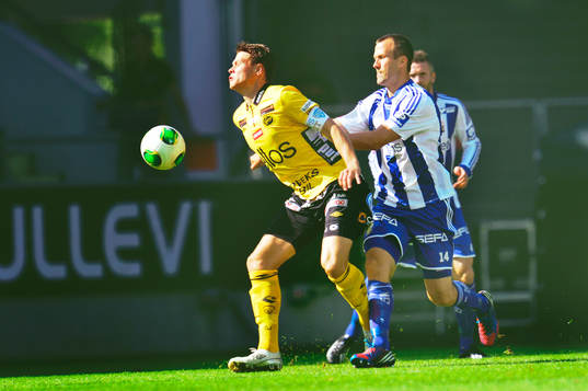 IFK Göteborgs Hjalmar Jonsson trycker till Elfsborgs James