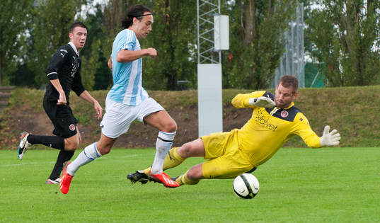 0-4 Karim Al-Asi, Hässleholm, friläge, rundar målvakten