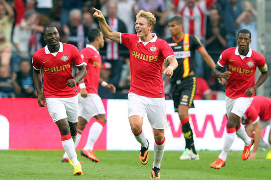 Bläddra bland fler bilder av Fotboll, Eredivise, PSV Eindhoven - Go Ahead Eagles