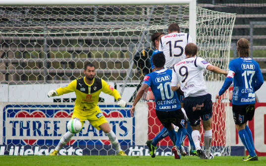 Gefles Johan Oremo skjuter in 1-0 målet