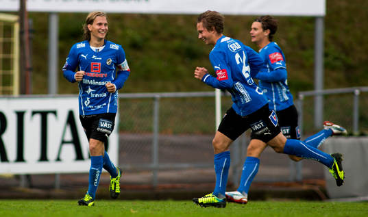Halmstads Oliver Silverholt och Simon Silverholt jublar