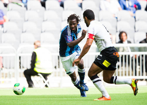 Djurgårdens Amadou Jawo och Häckens Mohammed Ali Khan i