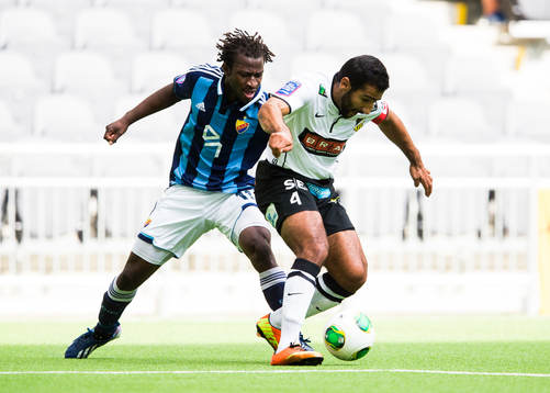 Djurgårdens Amadou Jawo och Häckens Mohammed Ali Khan i