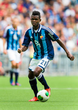 Djurgårdens Godsway Donyoh med bollen